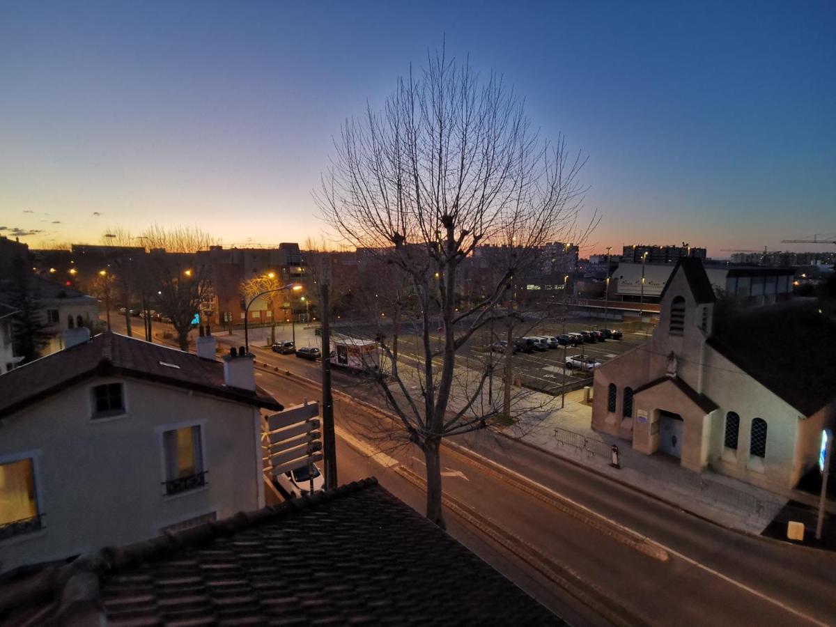 Bagneux Paris Confort Netflix Rer B Luaran gambar